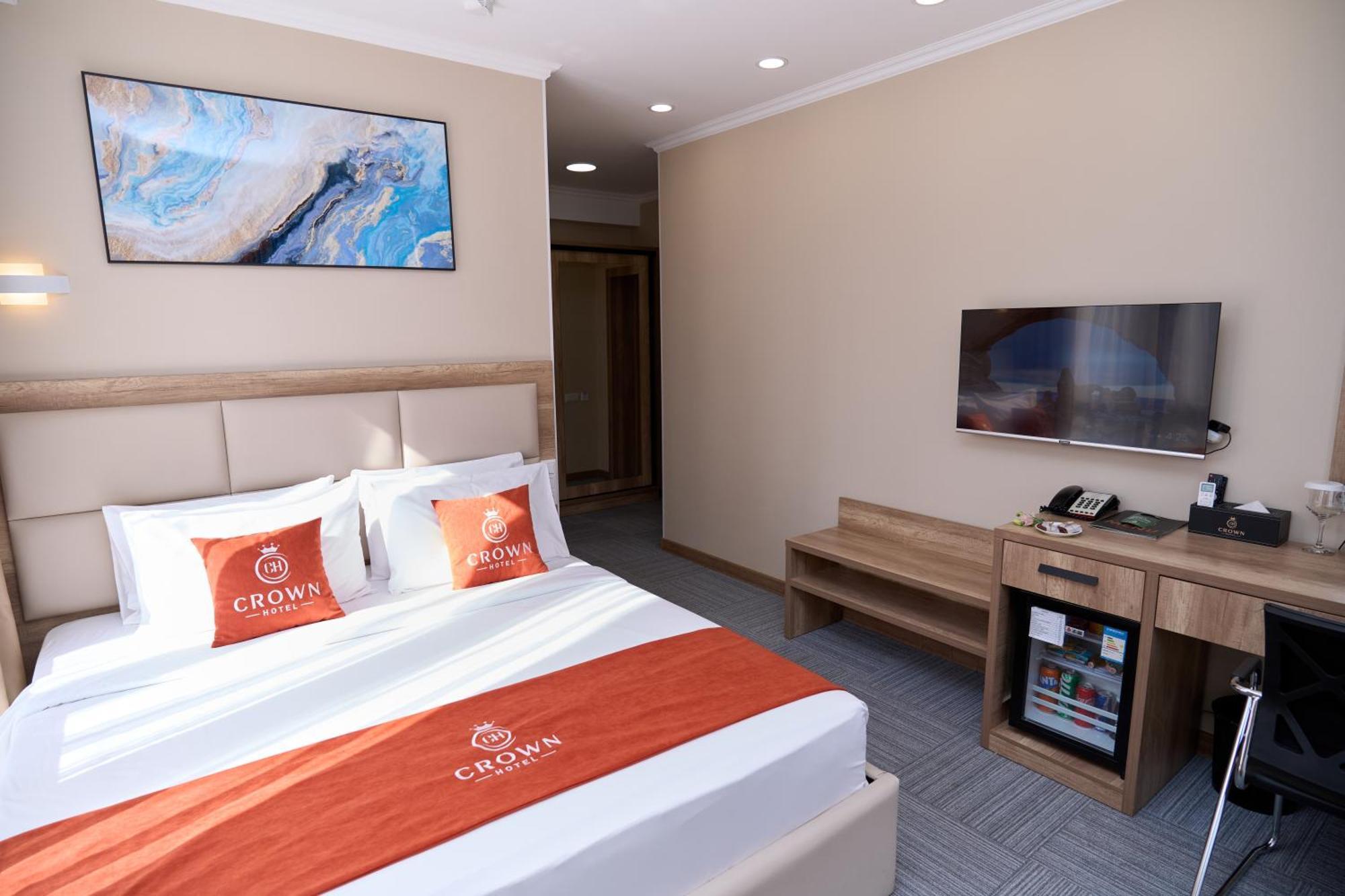 Crown Hotel Bishkek Exterior foto